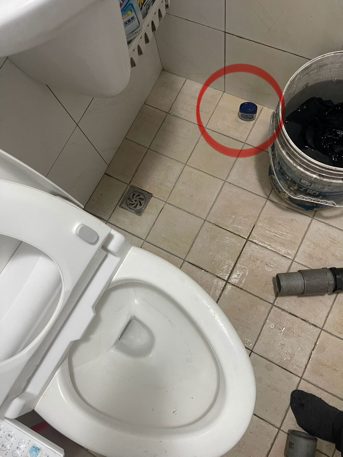 宜蘭礁溪德陽路4F瓶子掉在馬桶裏